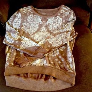 Wrangler long sleeve, light weight t-shirt.